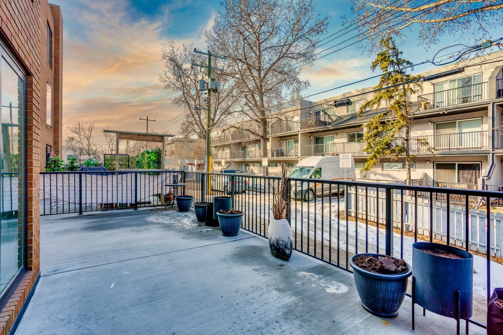 Terrace with neighbourhood outlook