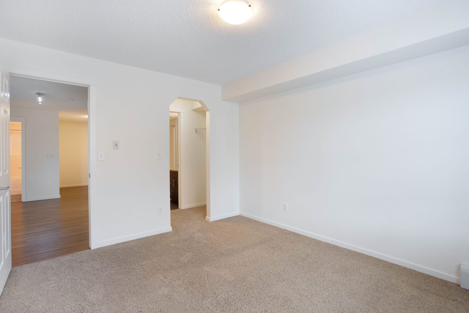 Unfurnished primary bedroom