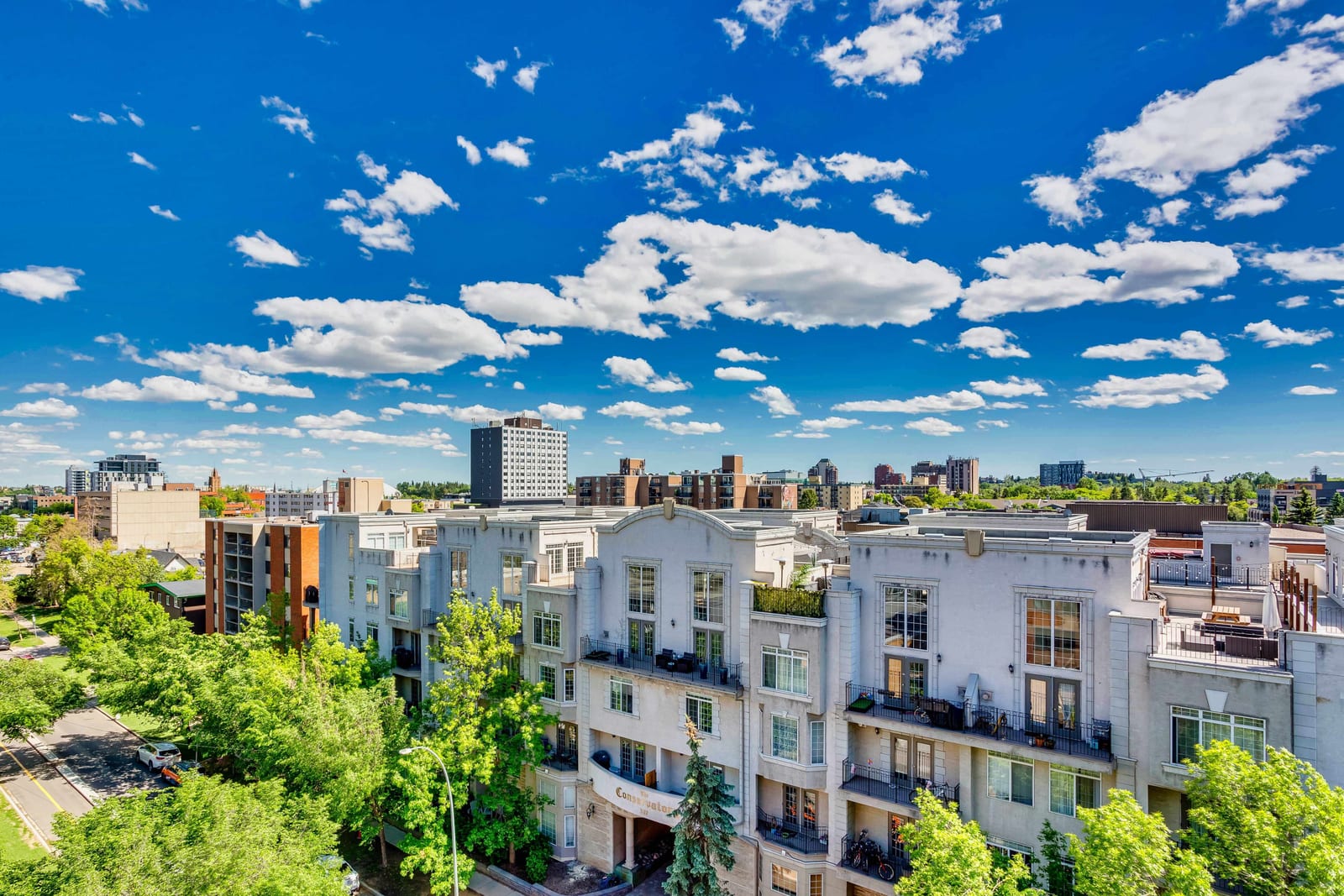 Eighth-floor neighbourhood outlook