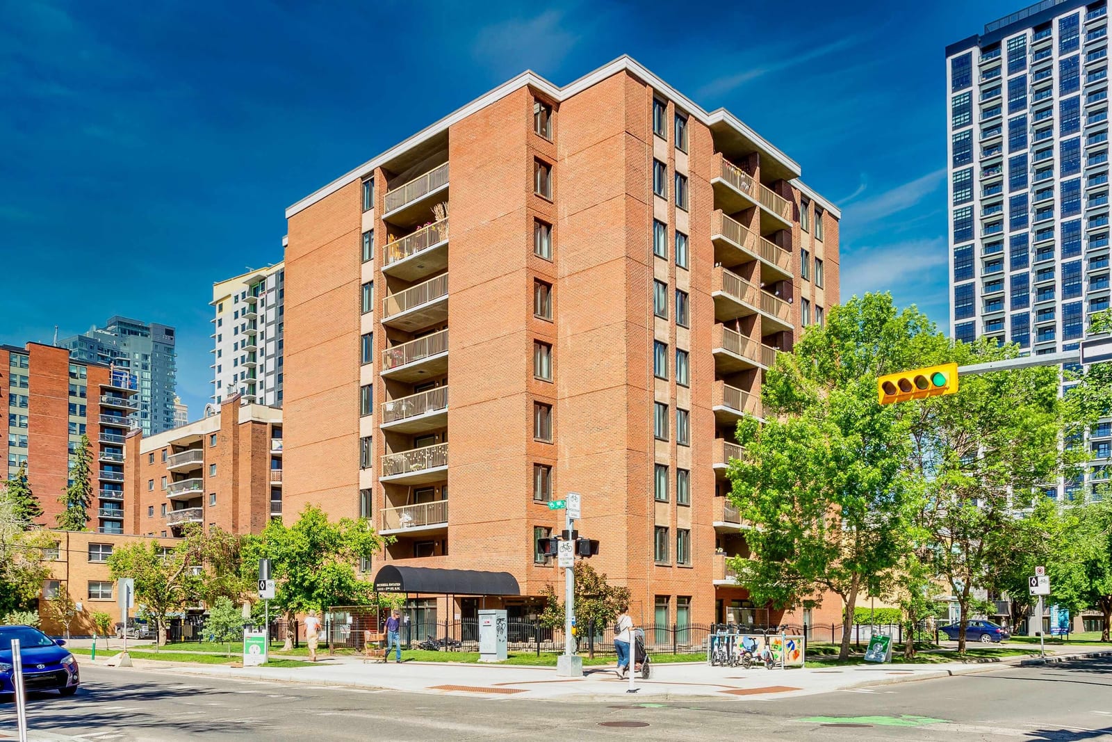 Dunhill Estates exterior on 5 Street SW