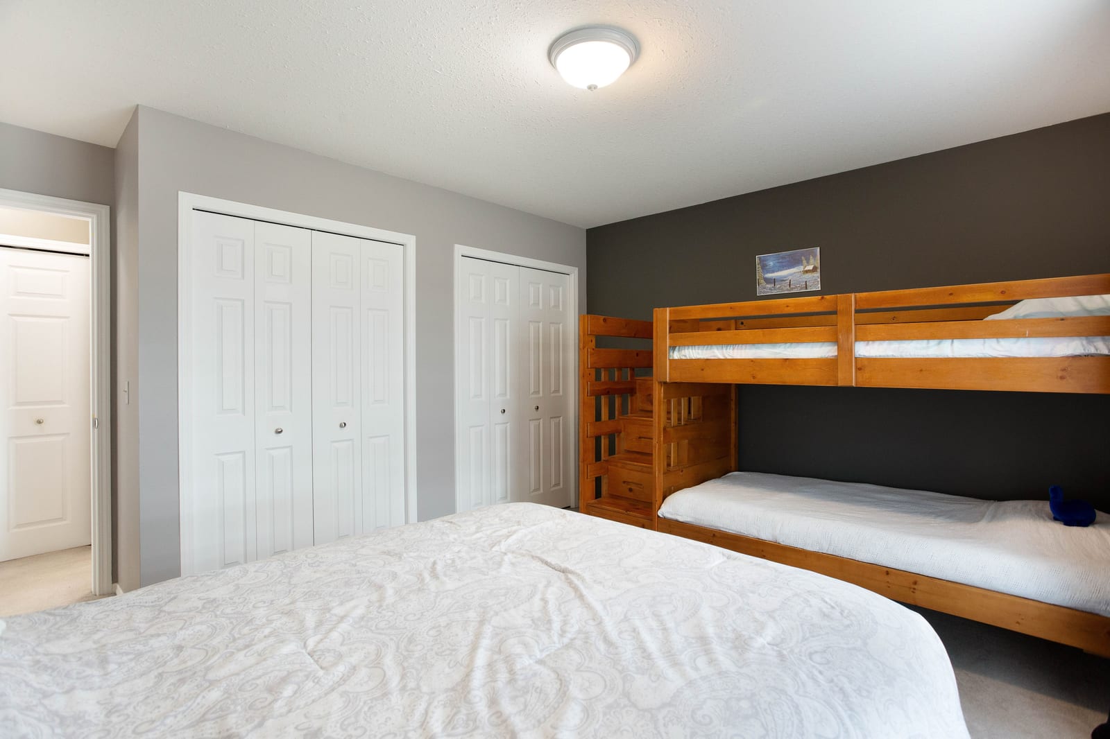 Upper bedroom and closet