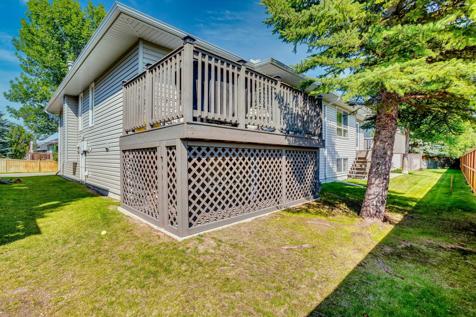 The raised deck and garden setting