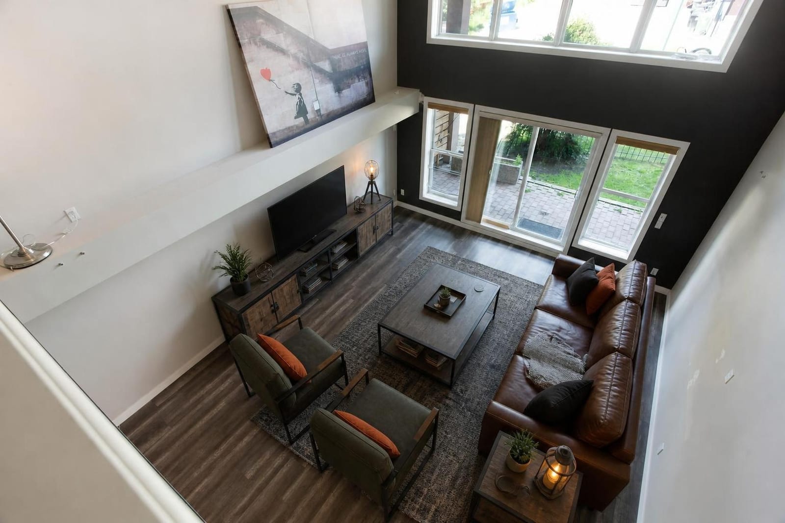 Furnished living-room presentation from the loft