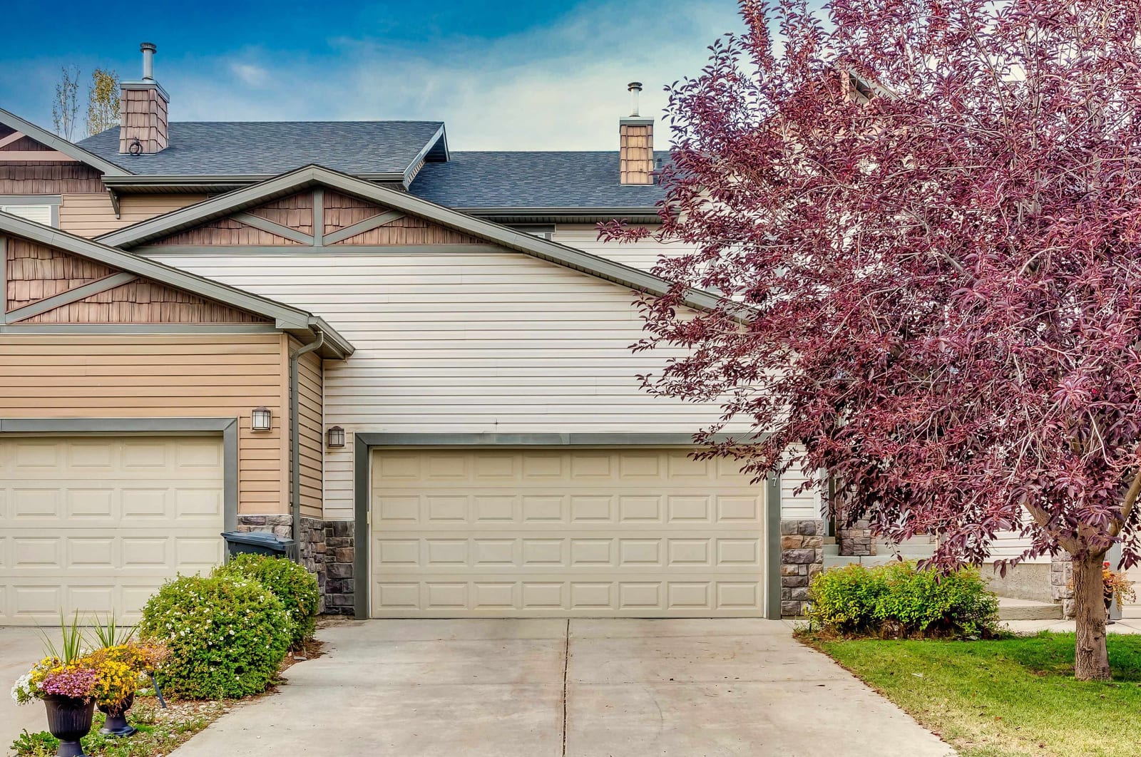 Front elevation and attached double garage — 317 Ranch Ridge Meadow N, Strathmore