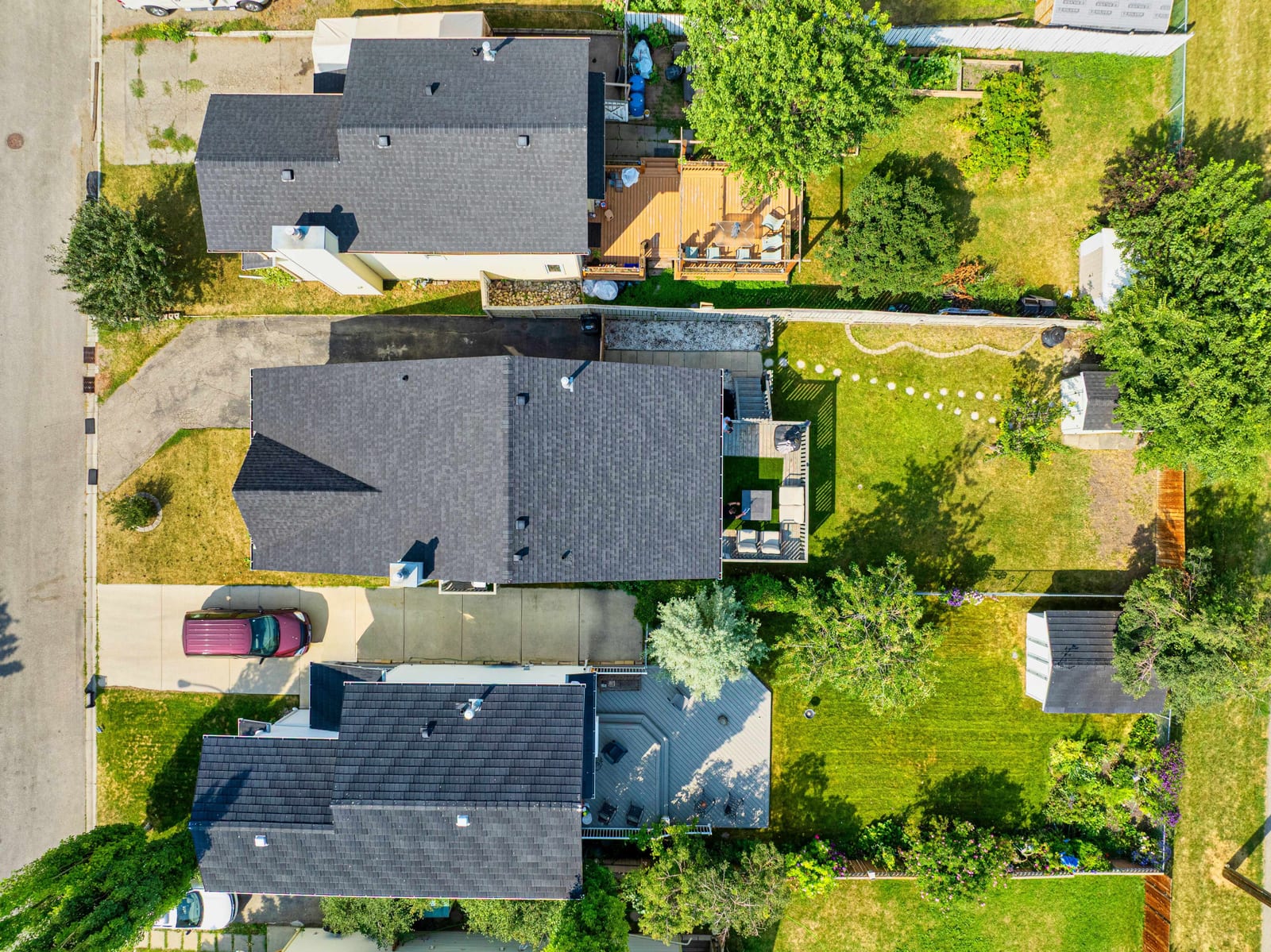 A bird's-eye view of the home and lot