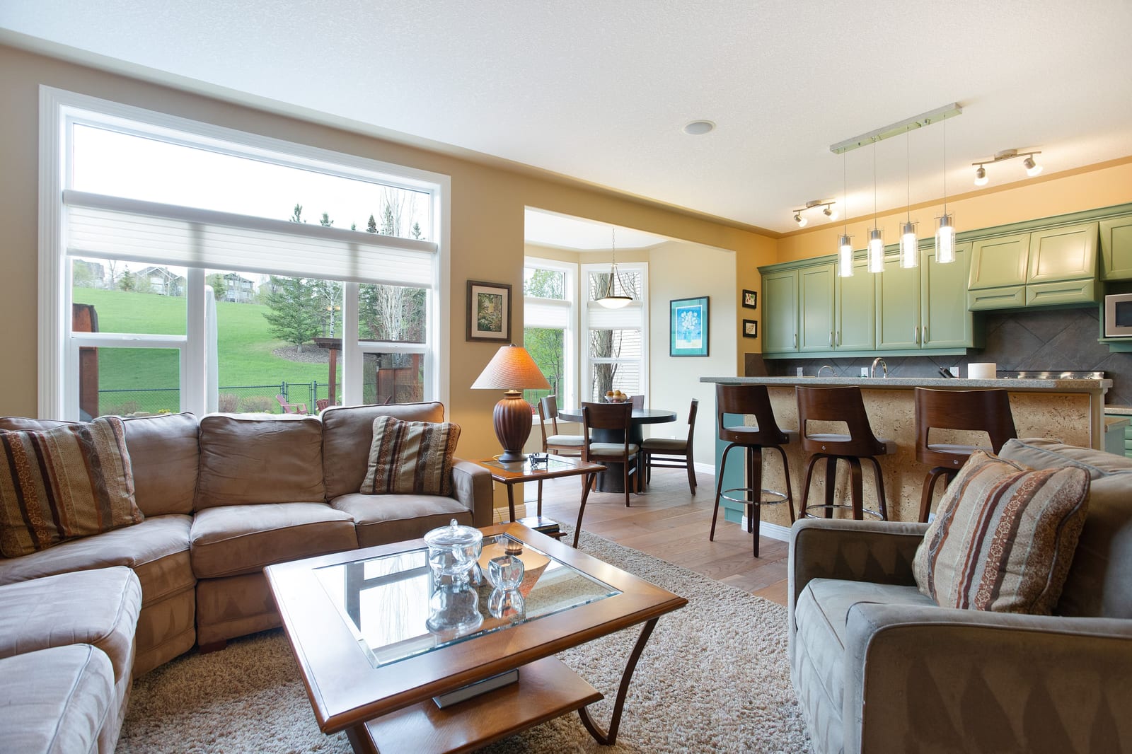 Living room, kitchen and dining connection