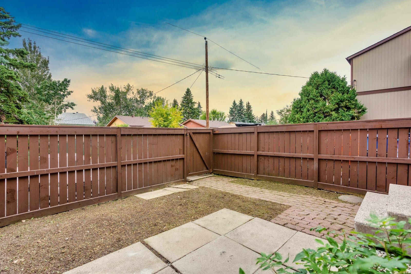Private fenced outdoor area