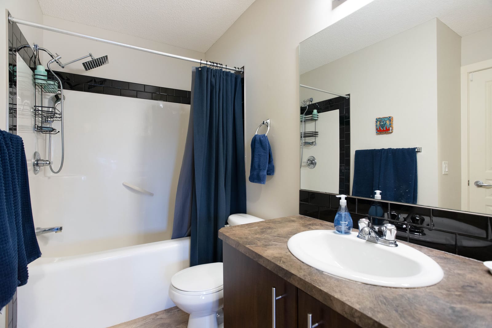 The upper-level full bathroom