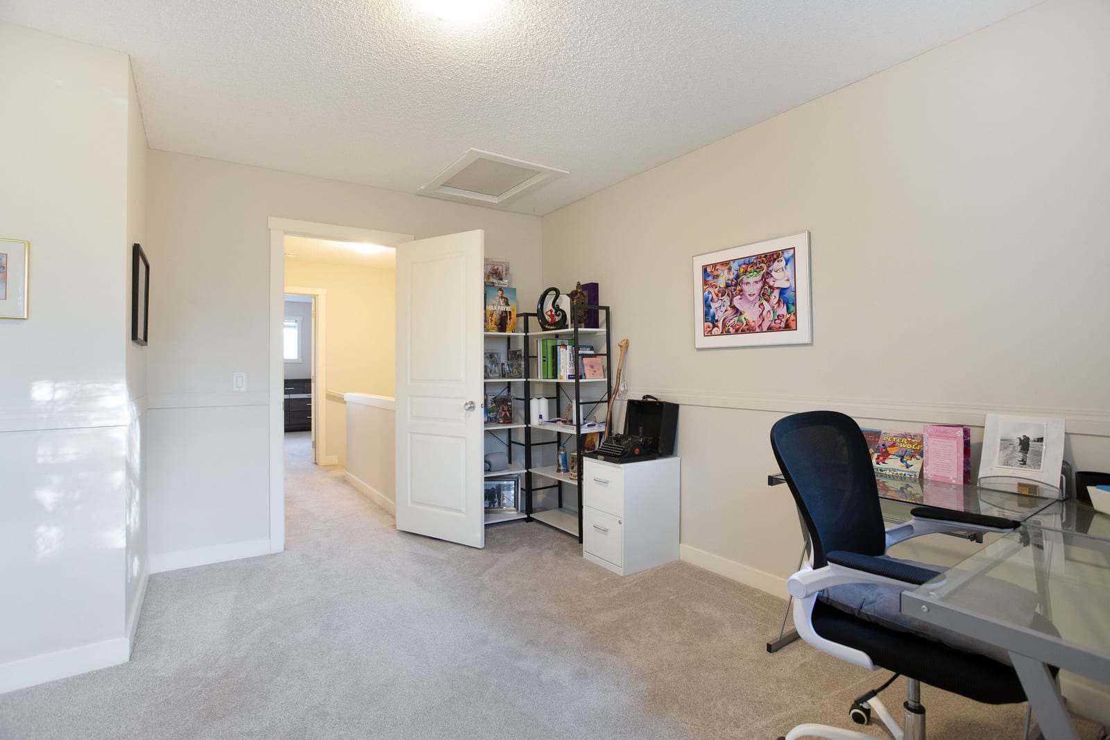 Flexible upper-level bedroom space