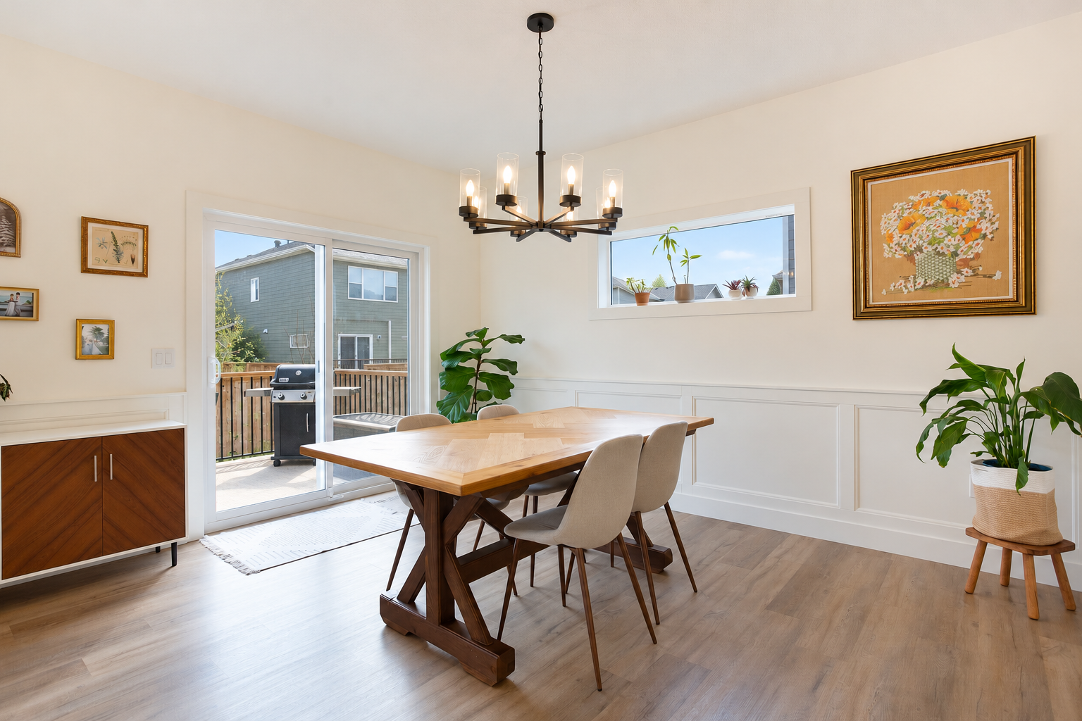 Dining area with patio door — 809 Mandalay Link