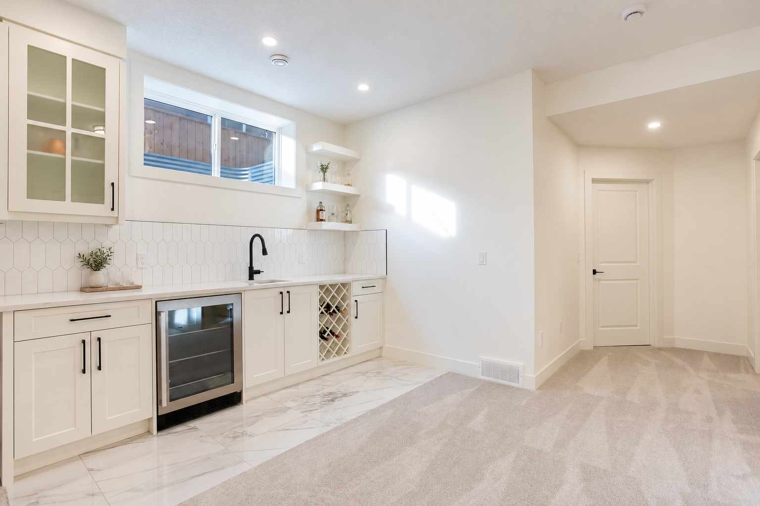 Basement wet bar — 809 Mandalay Link