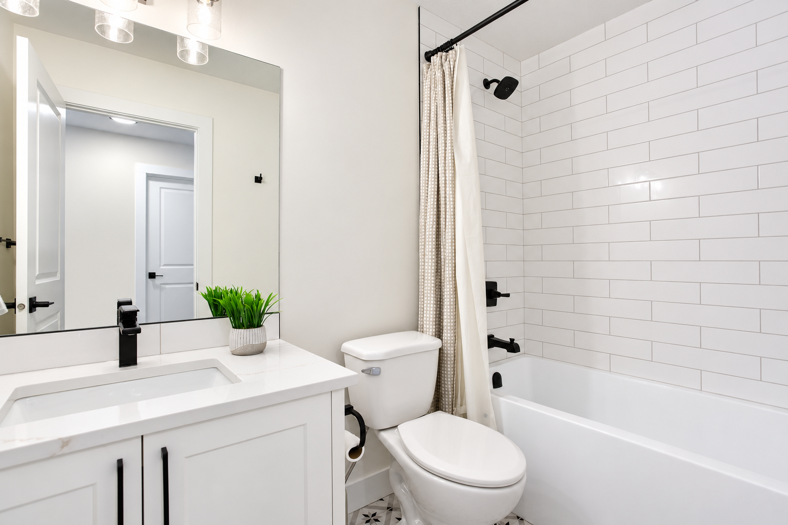 Bathroom with tub and shower — 809 Mandalay Link