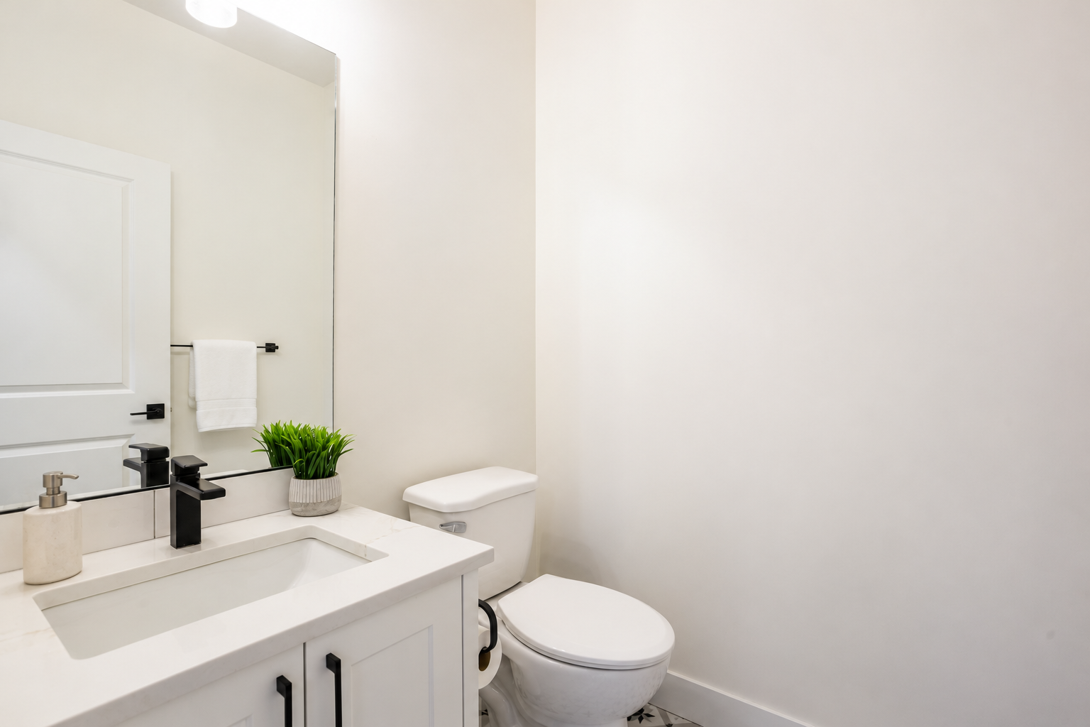 Powder room — 809 Mandalay Link