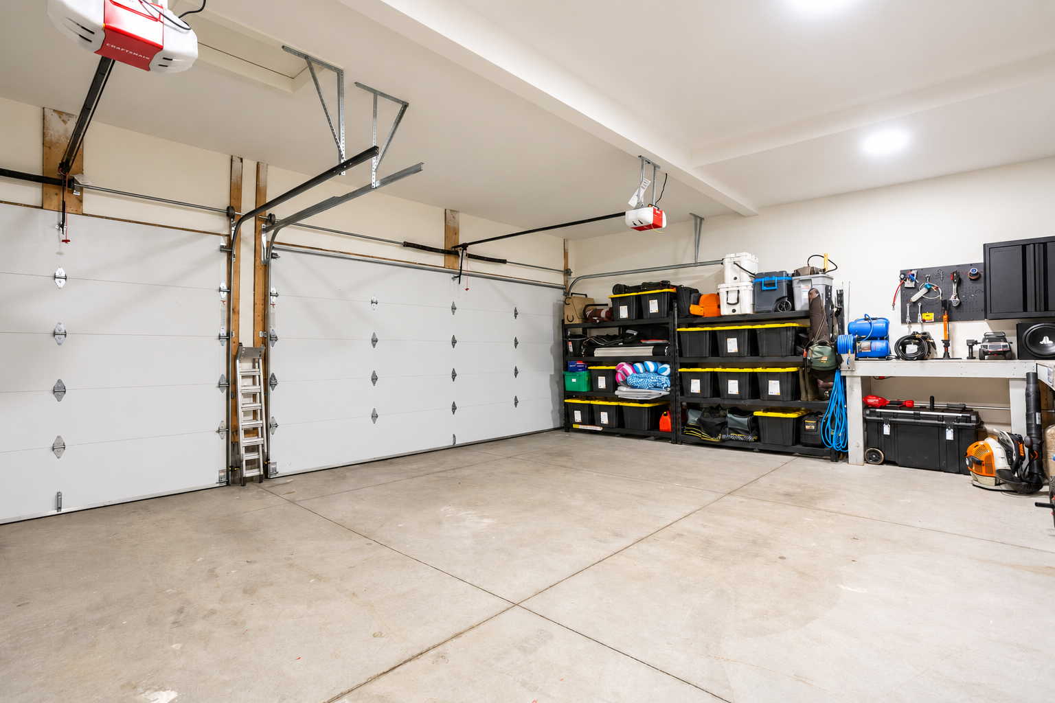 Oversized attached garage — 809 Mandalay Link