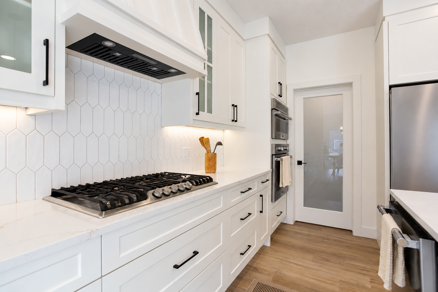 Kitchen gas cooktop and tile backsplash — 809 Mandalay Link