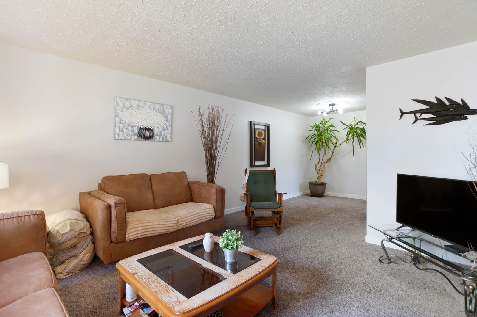 Main living room facing the fireplace