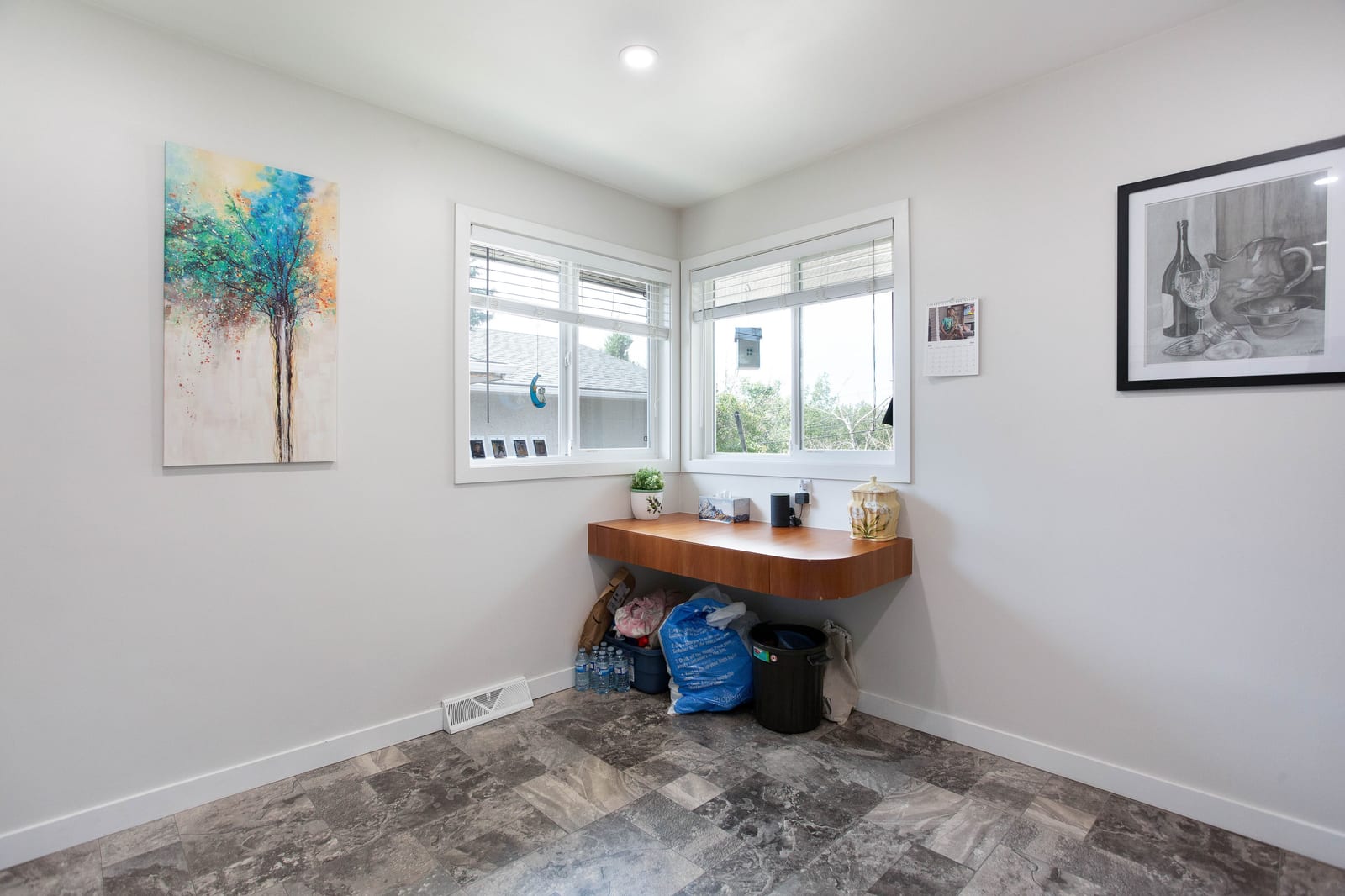 Kitchen dining area