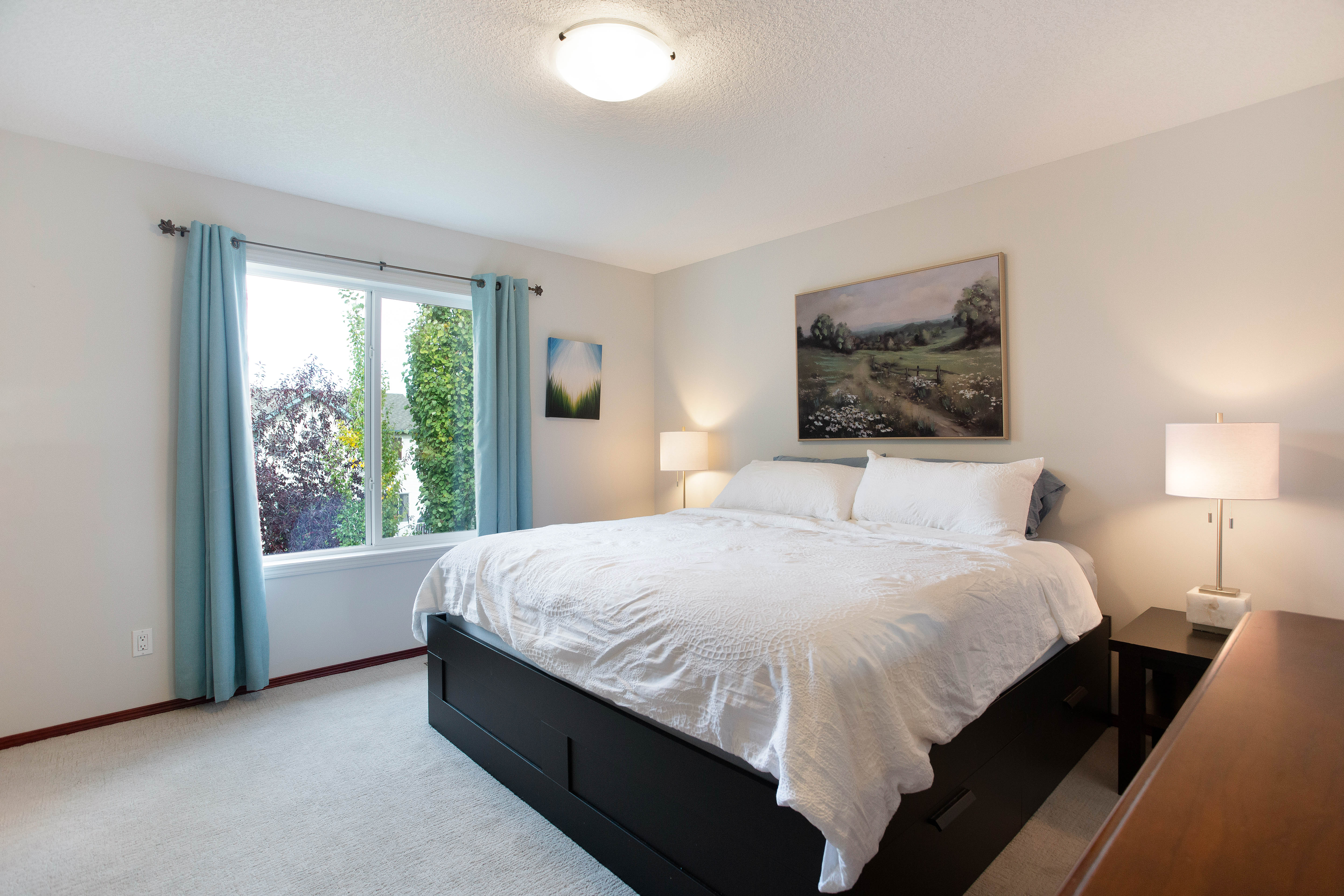 Primary bedroom — 66 Cougarstone Close SW, Calgary