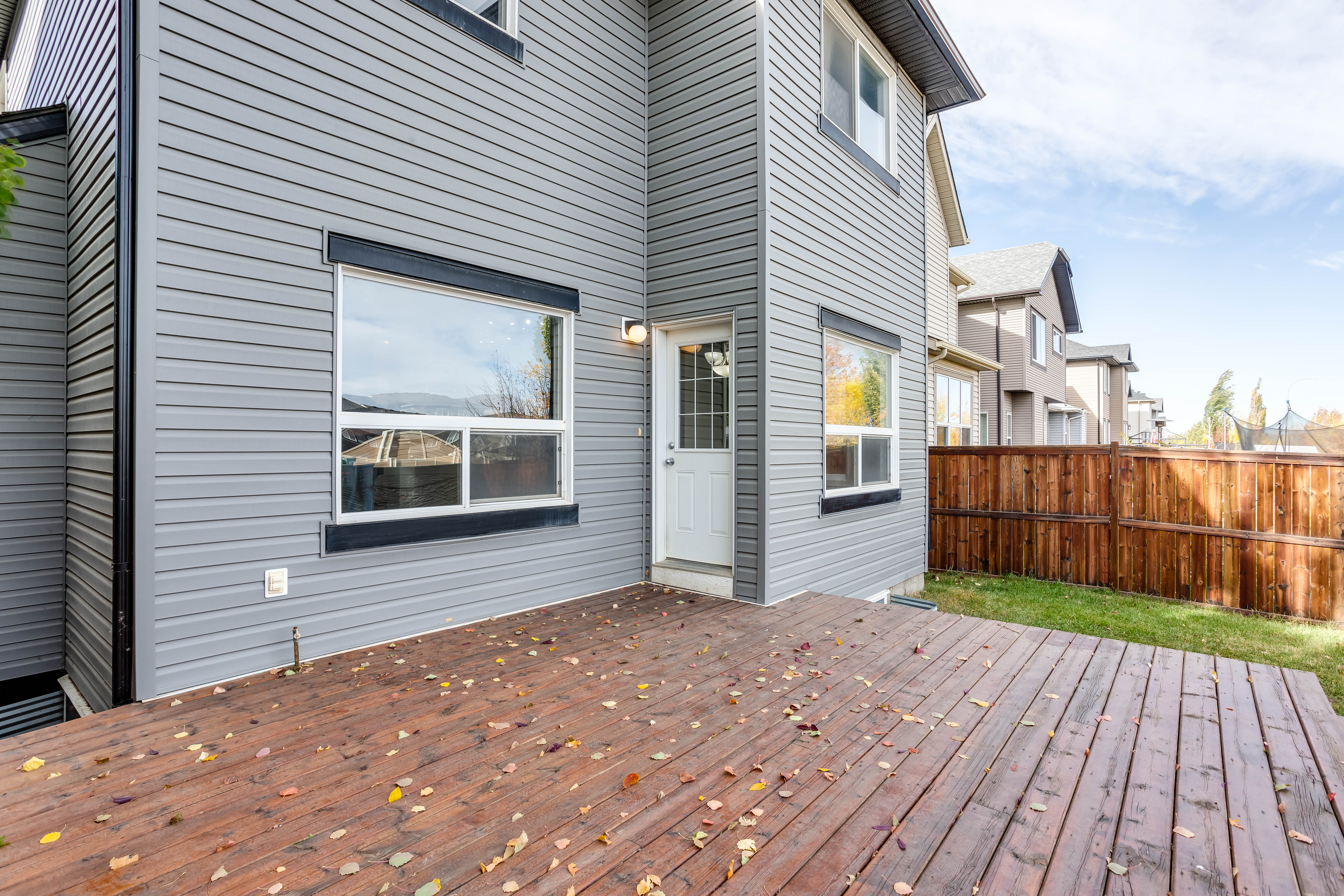 Deck beside the rear elevation — 119 Sage Hill Green NW
