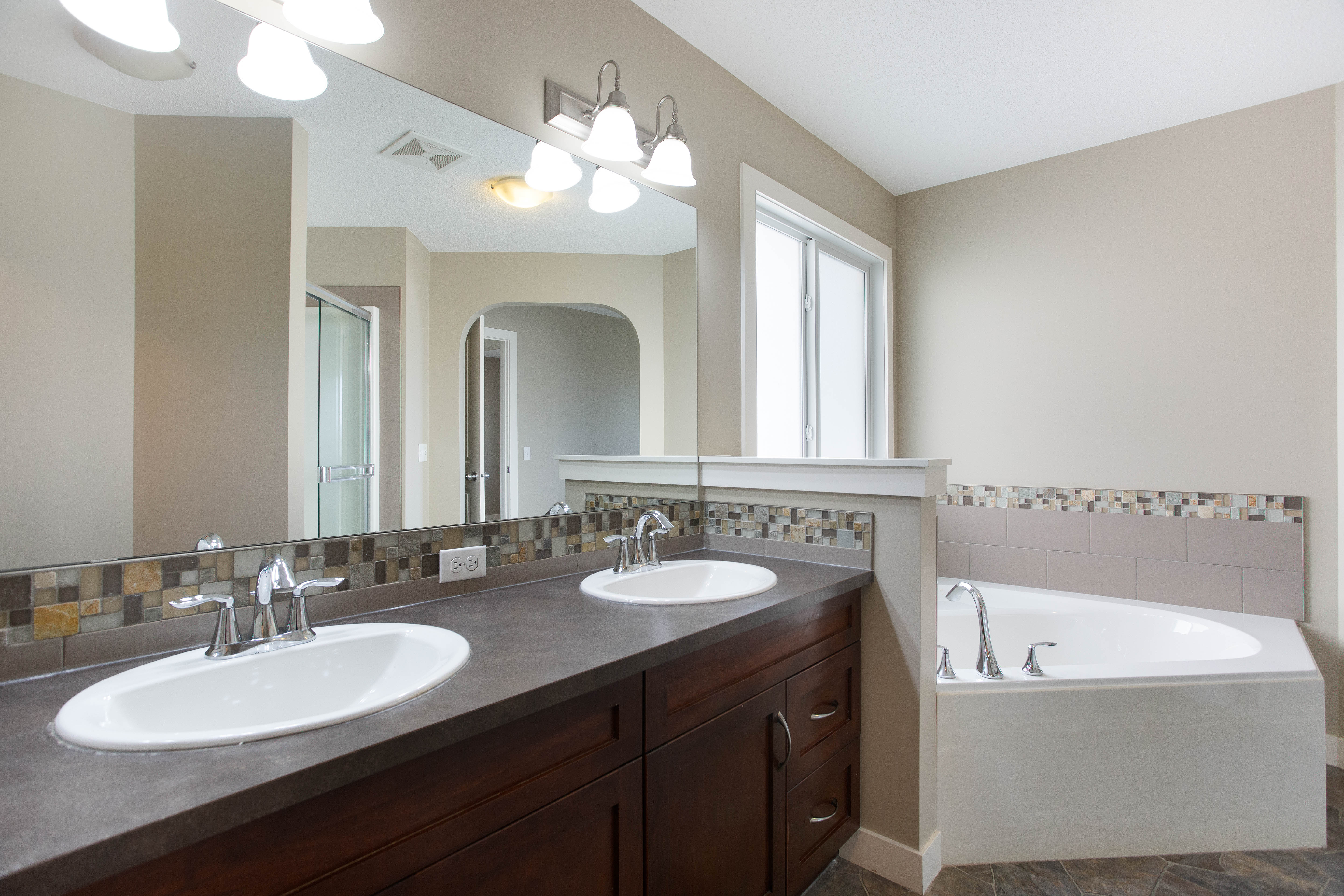 Primary ensuite tub and vanity — 119 Sage Hill Green NW