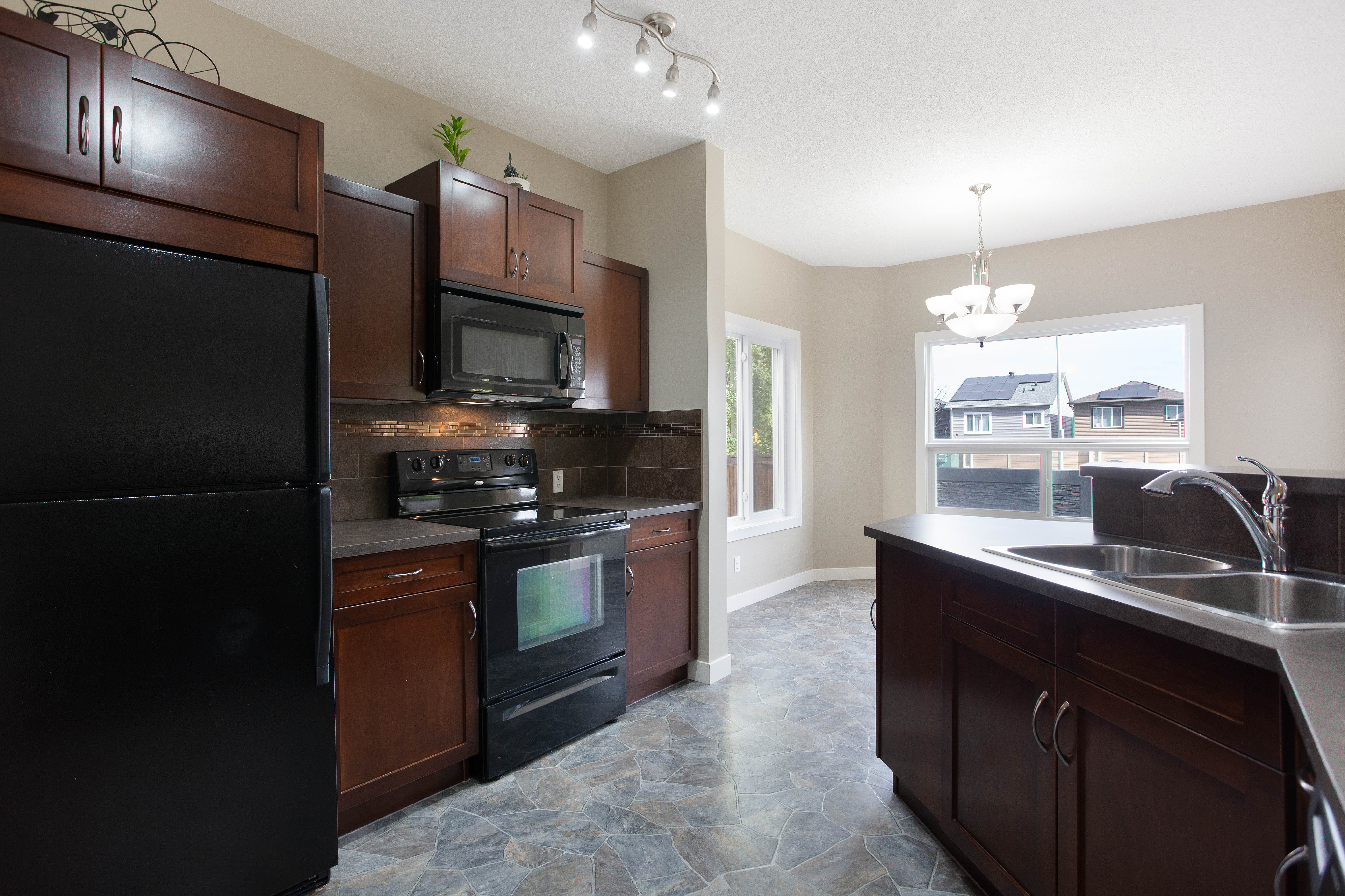 Kitchen appliances and raised counter — 119 Sage Hill Green NW
