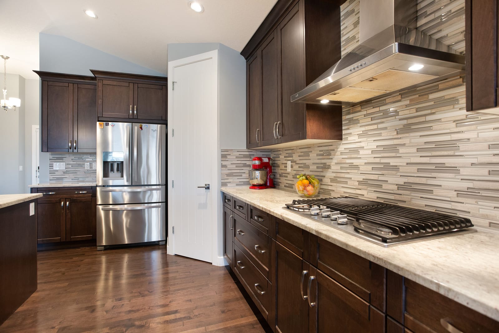 Kitchen range hood and tiled backsplash