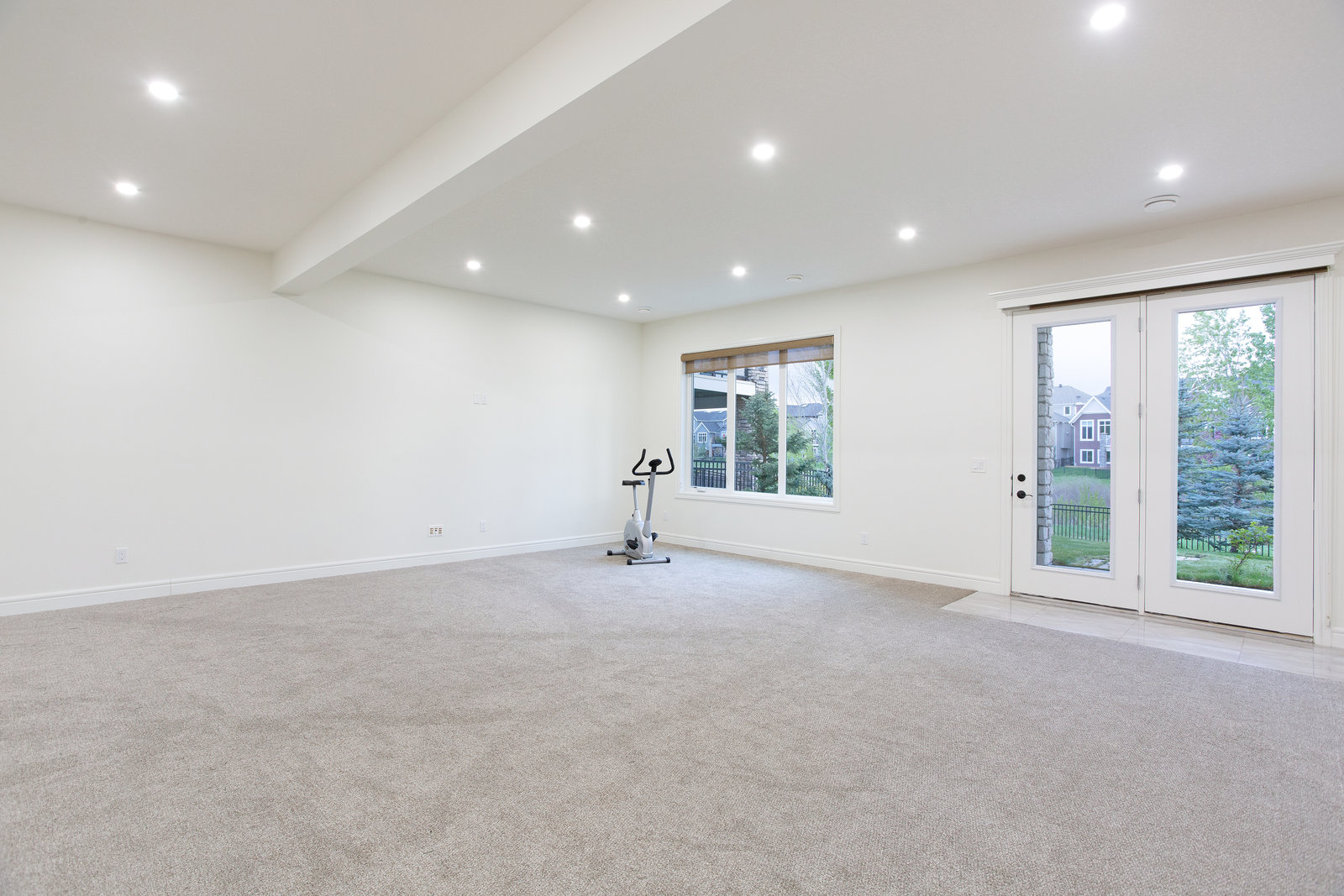 Unfurnished walkout family room